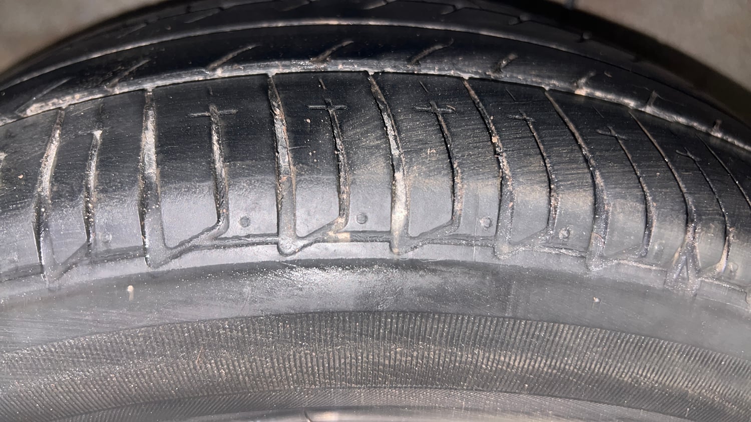 Used 2015 Hyundai Xcent SX 1.2 (O) Petrol Manual tyres RIGHT REAR TYRE TREAD VIEW