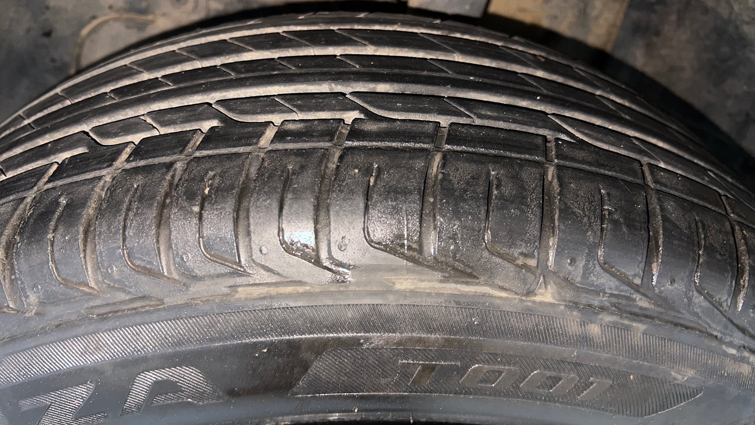 Used 2022 Tata Nexon XZA Plus Petrol Automatic tyres LEFT FRONT TYRE TREAD VIEW