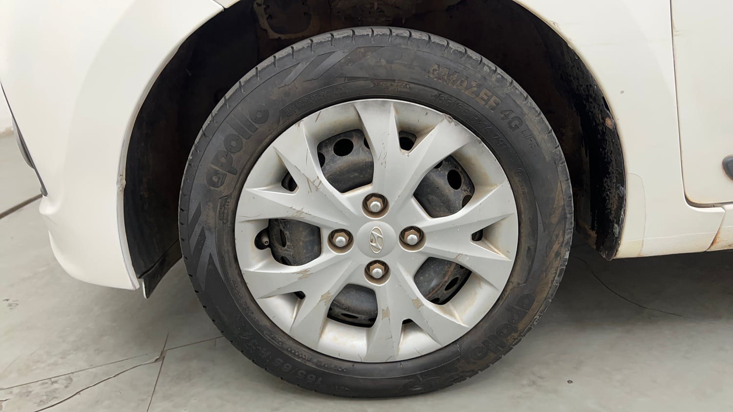 Used 2015 Hyundai Grand i10 Sportz 1.2 Kappa VTVT Petrol Manual tyres LEFT FRONT TYRE RIM VIEW