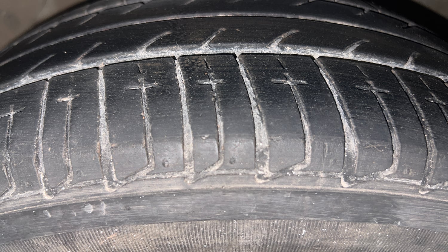 Used 2015 Hyundai Xcent SX 1.2 (O) Petrol Manual tyres LEFT FRONT TYRE TREAD VIEW