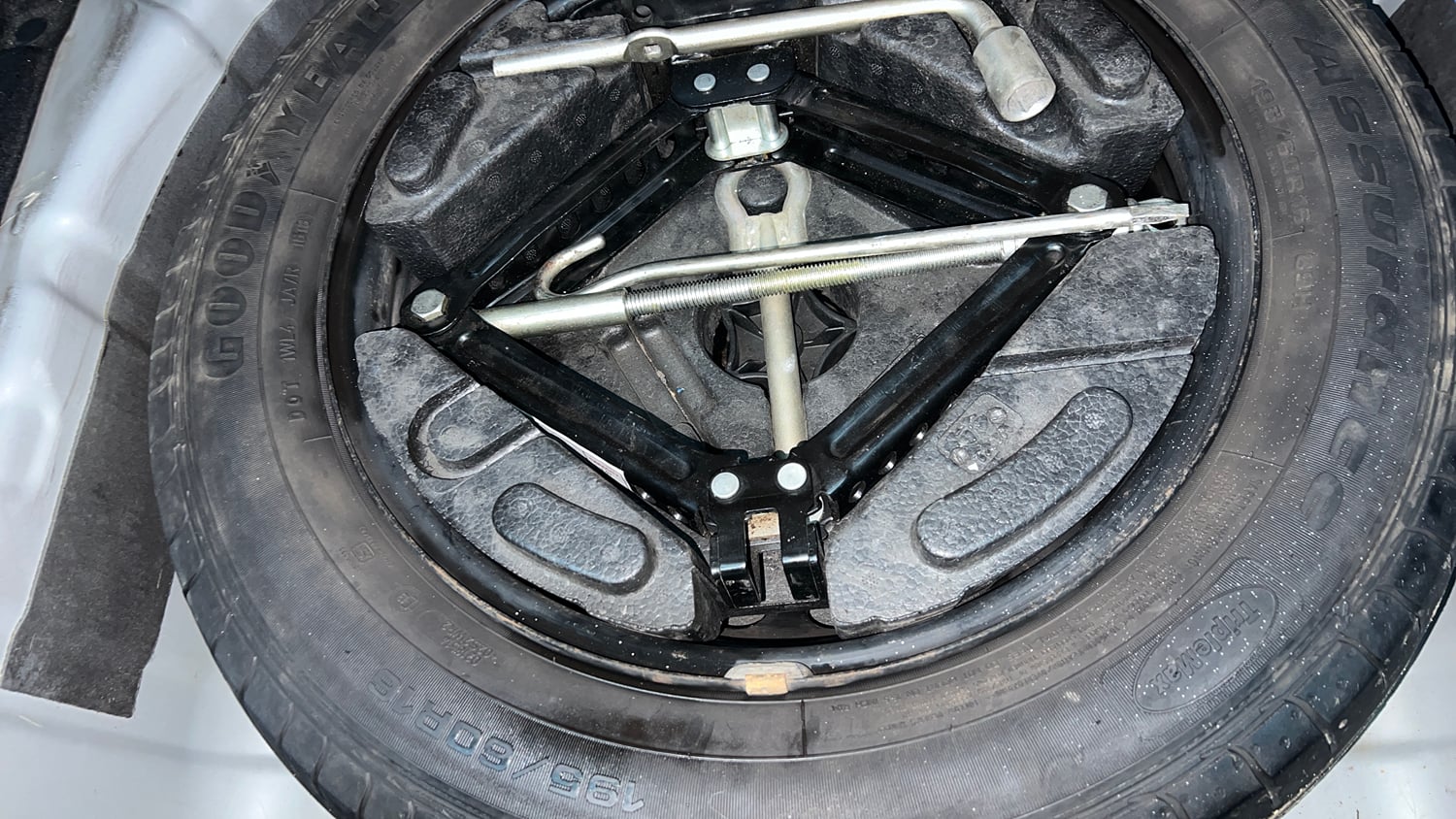 Used 2018 Tata Nexon XM Petrol Manual tyres SPARE TYRE VIEW