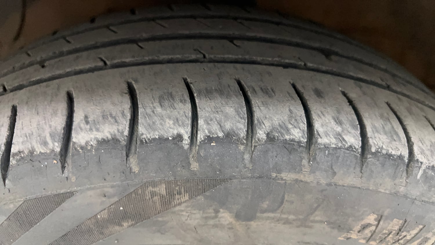 Used 2015 Hyundai Grand i10 Sportz 1.2 Kappa VTVT Petrol Manual tyres LEFT FRONT TYRE TREAD VIEW
