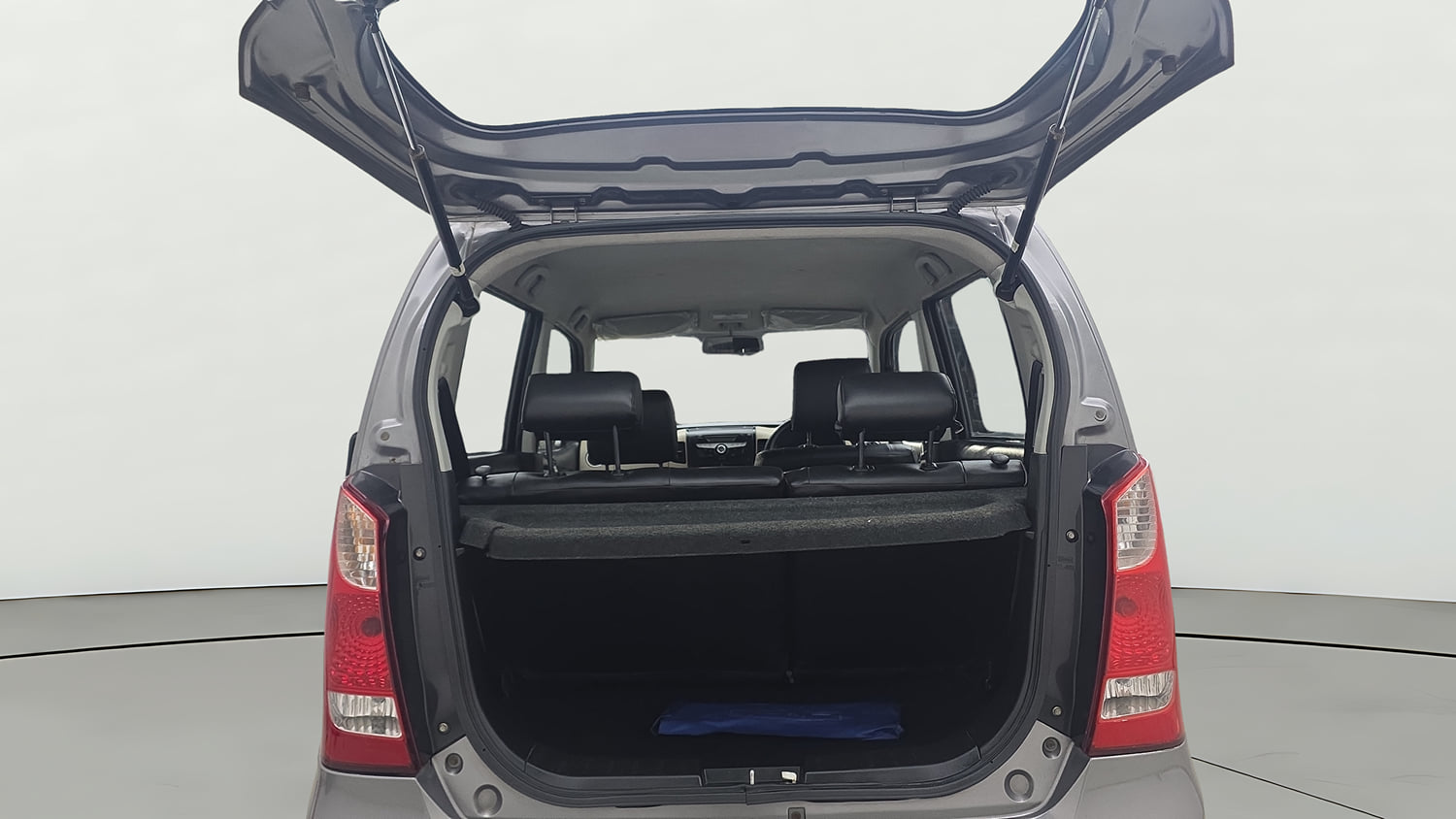 Used 2017 Maruti Suzuki Wagon R VXI Petrol Manual interior DICKY INSIDE VIEW