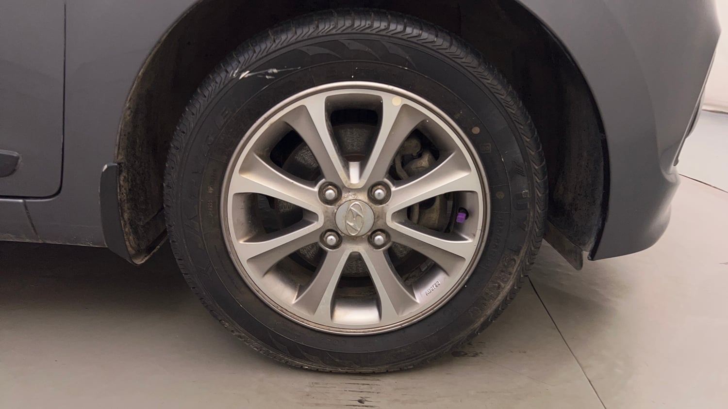 Used 2016 Hyundai Grand i10 Asta 1.2 Kappa VTVT (O) Petrol Manual tyres RIGHT FRONT TYRE RIM VIEW