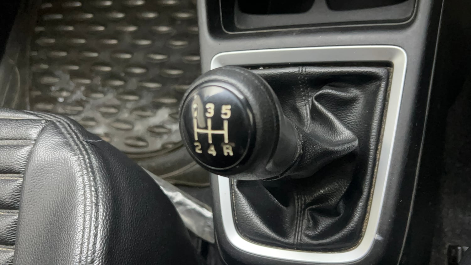 Used 2021 Maruti Suzuki Swift VXi Petrol Manual interior GEAR  KNOB VIEW
