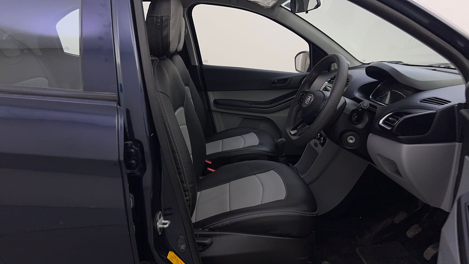 Used 2021 Tata Tiago XT Petrol Manual interior RIGHT SIDE FRONT DOOR CABIN VIEW