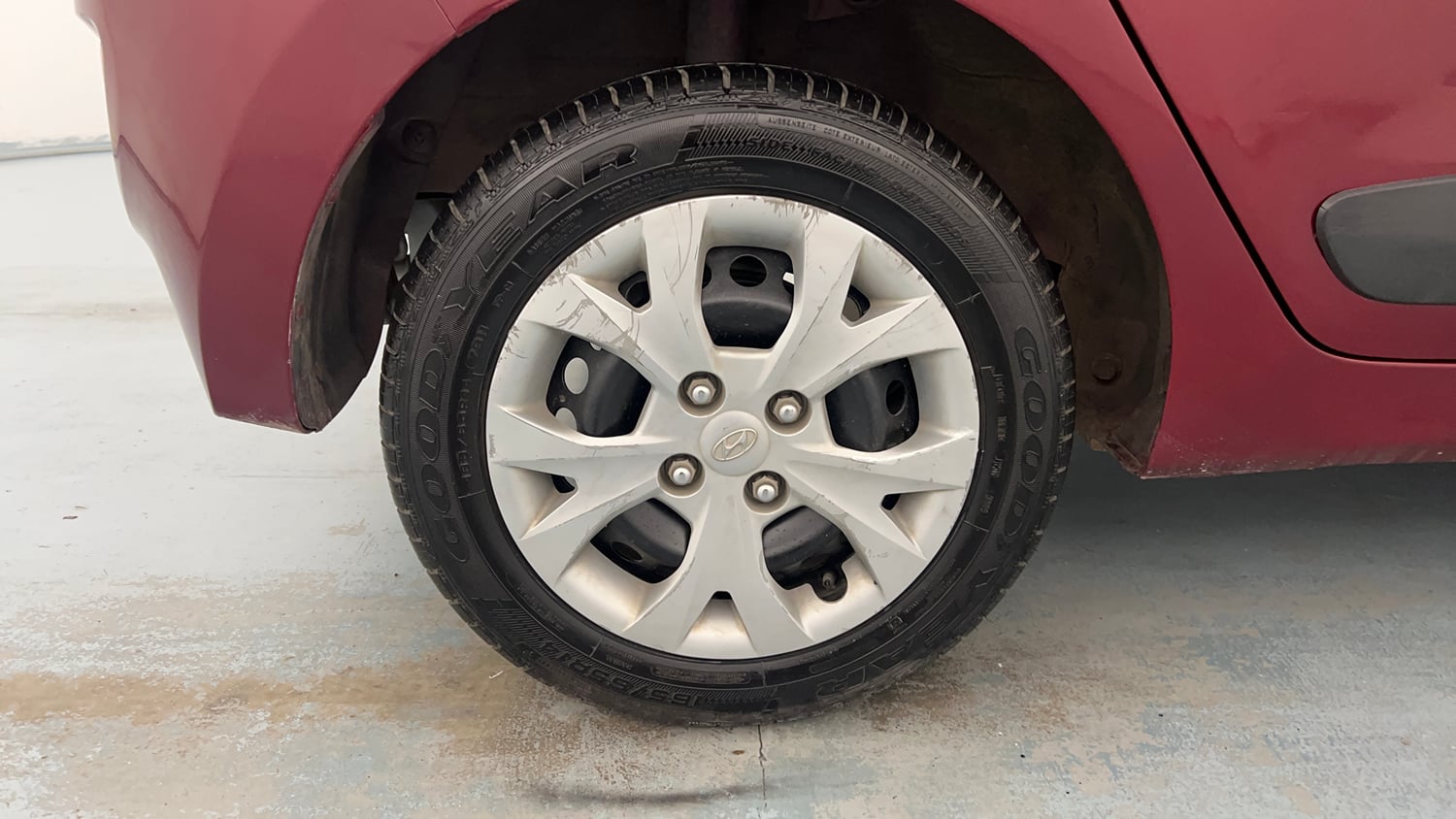 Used 2016 Hyundai Grand i10 Sportz 1.2 Kappa VTVT Petrol Manual tyres RIGHT REAR TYRE RIM VIEW