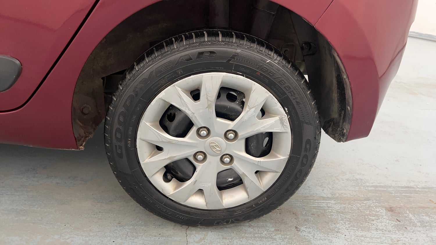 Used 2016 Hyundai Grand i10 Sportz 1.2 Kappa VTVT Petrol Manual tyres LEFT REAR TYRE RIM VIEW