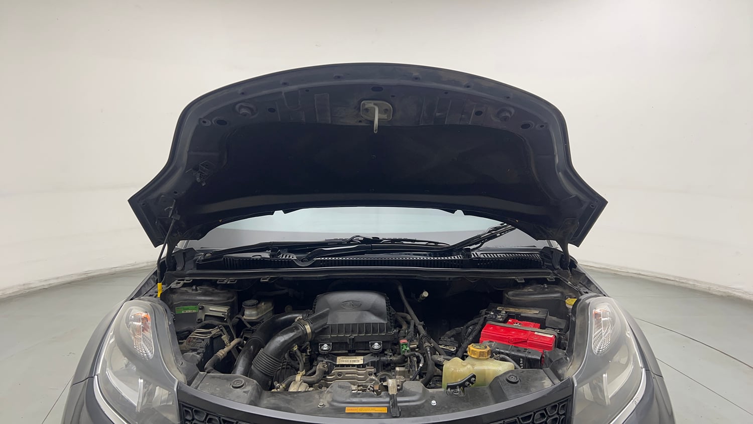 Used 2018 Tata Nexon XM Petrol Manual engine ENGINE & BONNET OPEN FRONT VIEW