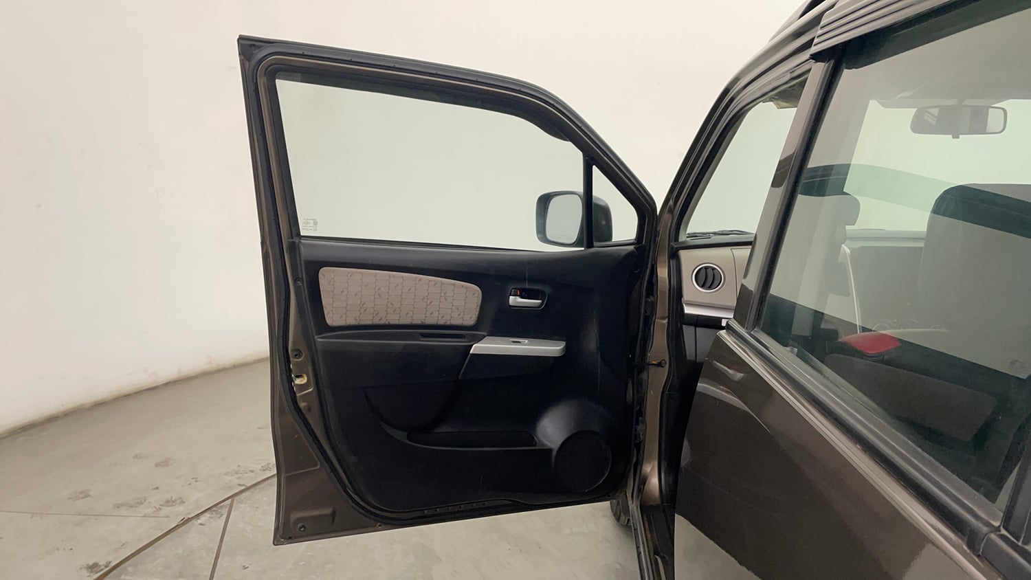 Used 2015 Maruti Suzuki Wagon R VXI Petrol Manual interior LEFT FRONT DOOR OPEN VIEW