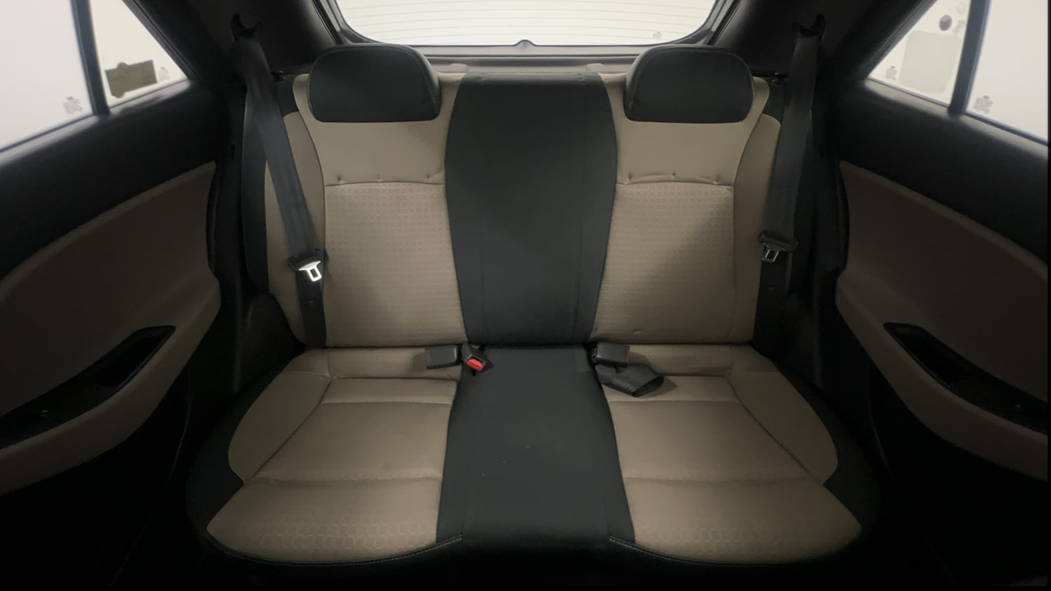 Used 2015 Hyundai Elite i20 Sportz 1.2 Petrol Manual interior REAR SEAT CONDITION VIEW