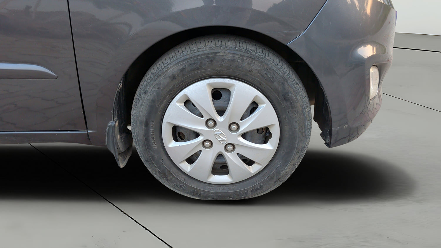 Used 2012 Hyundai i10 Sportz 1.2 Kappa2 Petrol Manual tyres RIGHT FRONT TYRE RIM VIEW