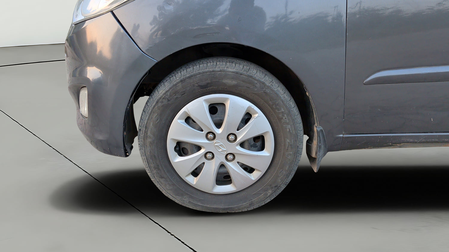 Used 2012 Hyundai i10 Sportz 1.2 Kappa2 Petrol Manual tyres LEFT FRONT TYRE RIM VIEW