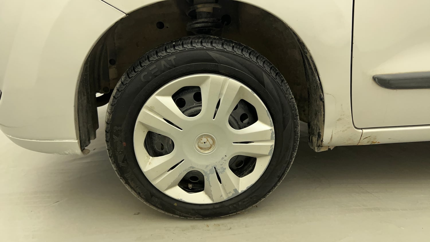 Used 2012 Maruti Suzuki Wagon R 1.0 VXI Petrol + CNG (Outside Fitted) Cng Manual tyres LEFT FRONT TYRE RIM VIEW