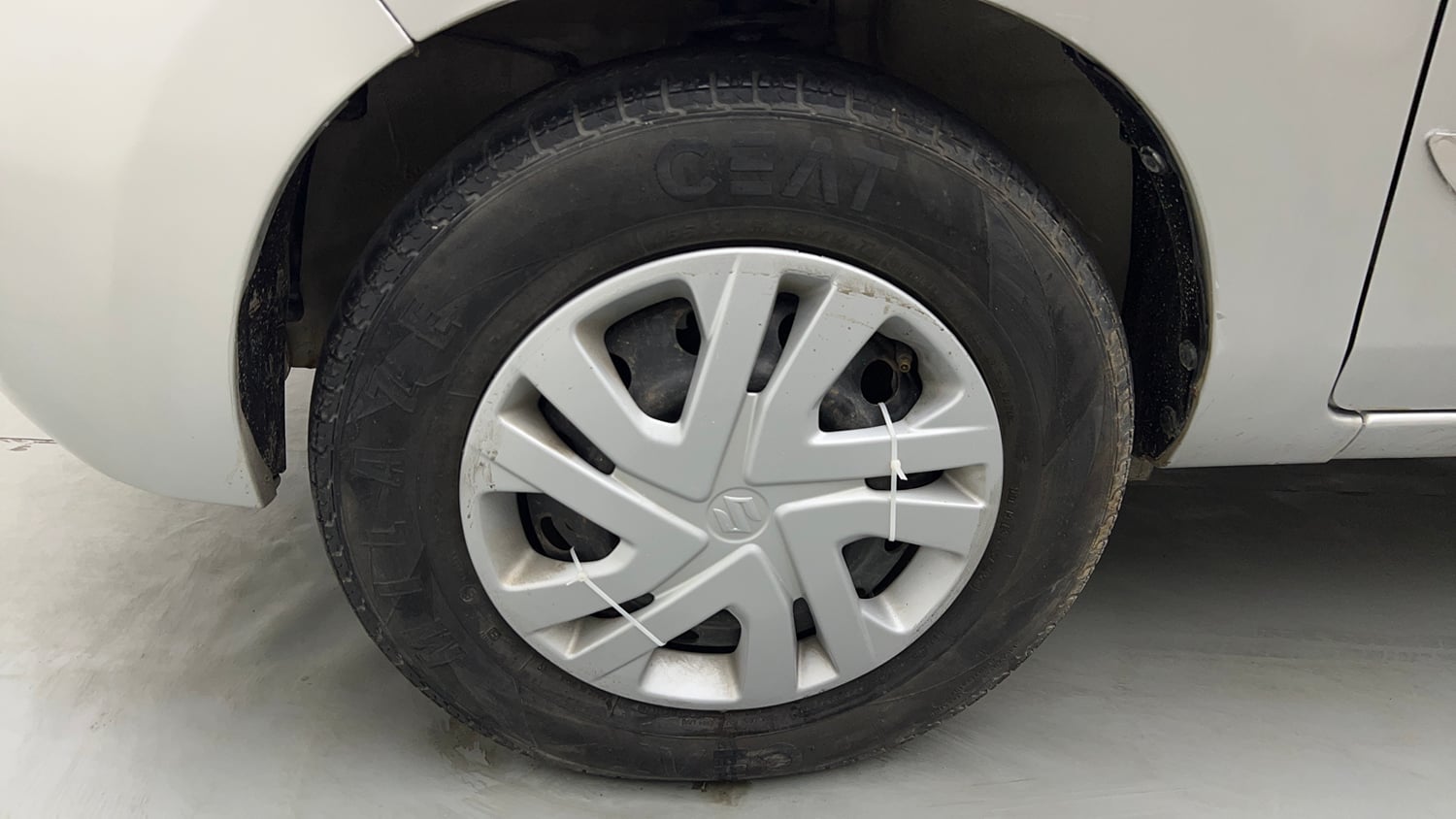 Used 2022 Maruti Suzuki Alto 800 LXi (O) Petrol Manual tyres LEFT FRONT TYRE RIM VIEW