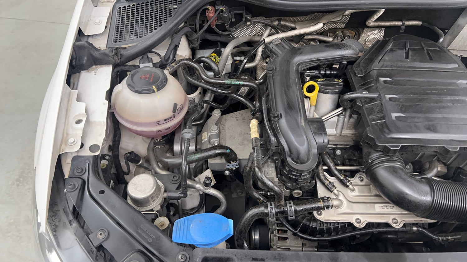 Used 2022 Volkswagen Vento Highline Plus 1.0L TSI Automatic Petrol Automatic engine ENGINE RIGHT SIDE VIEW