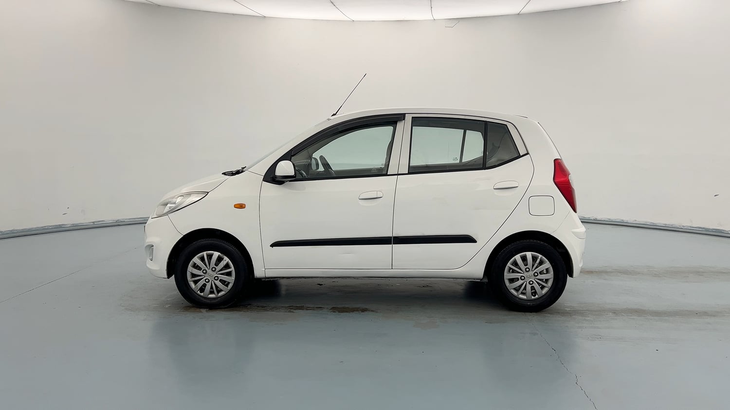 Used 2014 Hyundai i10 Sportz 1.1 iRDE2 Petrol Manual exterior LEFT SIDE VIEW