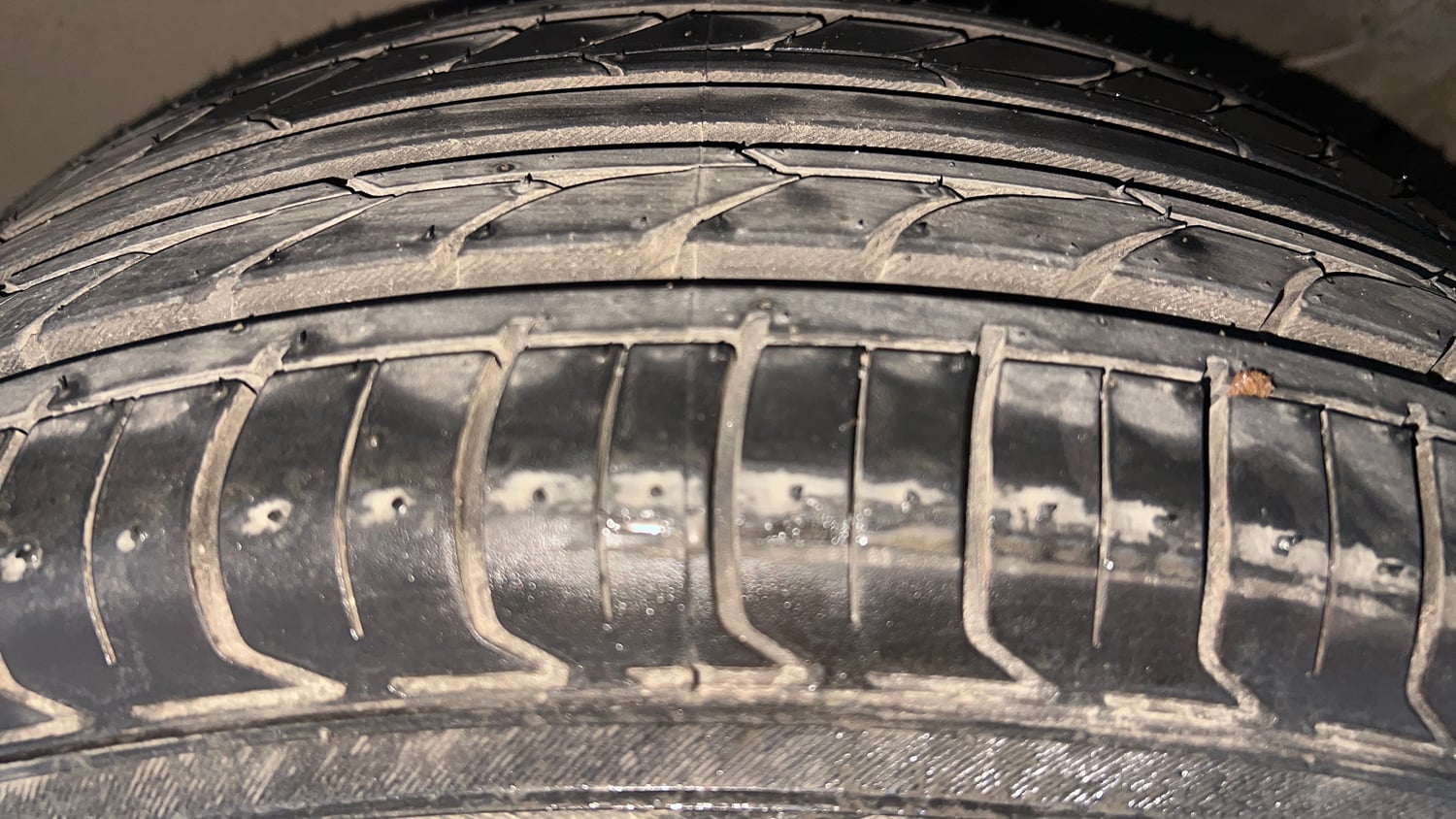 Used 2023 Kia Sonet HTX 1.0 Turbo Petrol DCT Petrol Automatic tyres LEFT FRONT TYRE TREAD VIEW