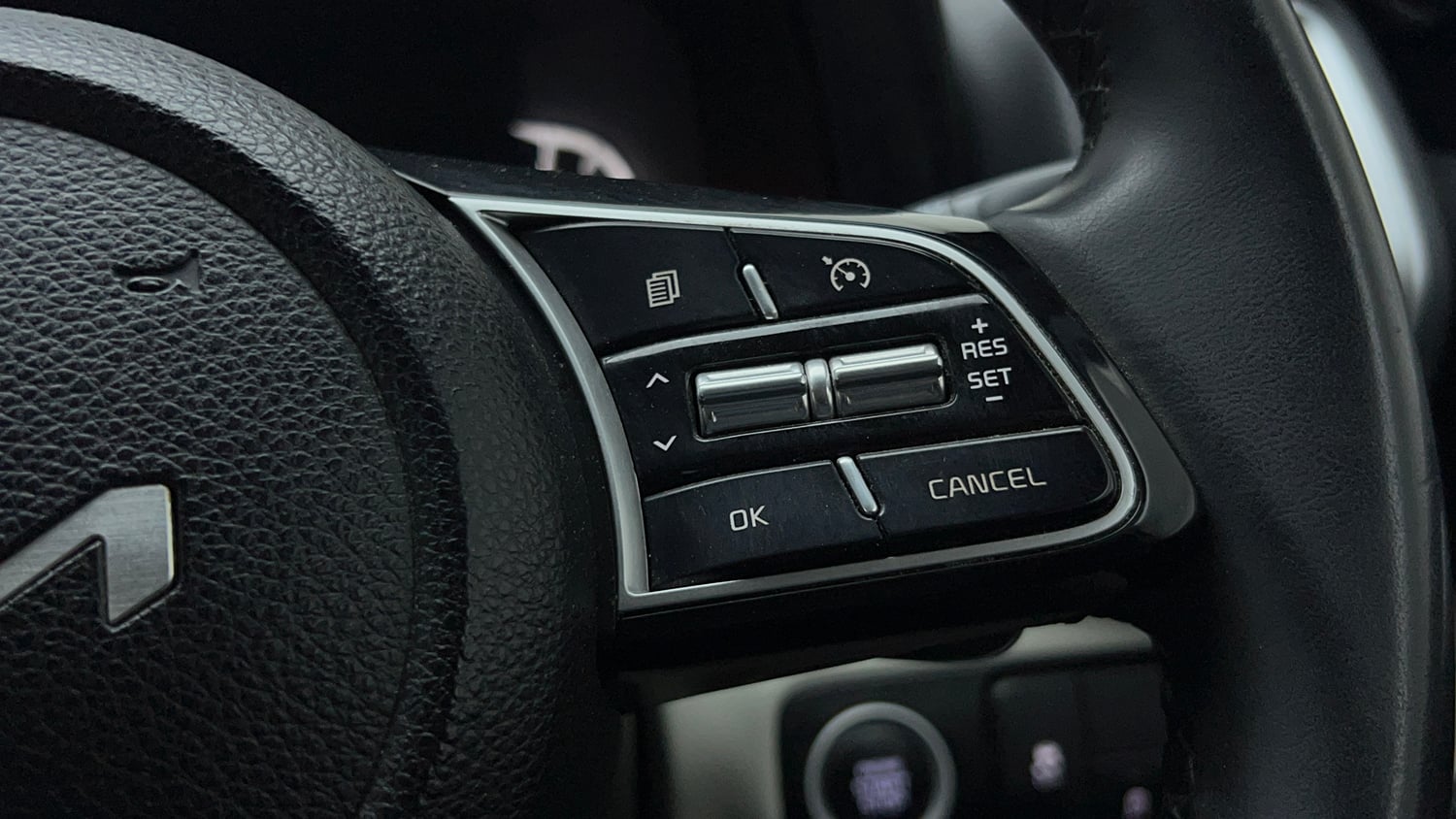 Used 2023 Kia Sonet HTX 1.0 Turbo Petrol DCT Petrol Automatic top_features Cruise control