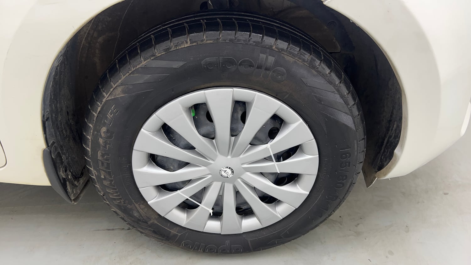 Used 2021 Maruti Suzuki Swift VXi Petrol Manual tyres RIGHT FRONT TYRE RIM VIEW