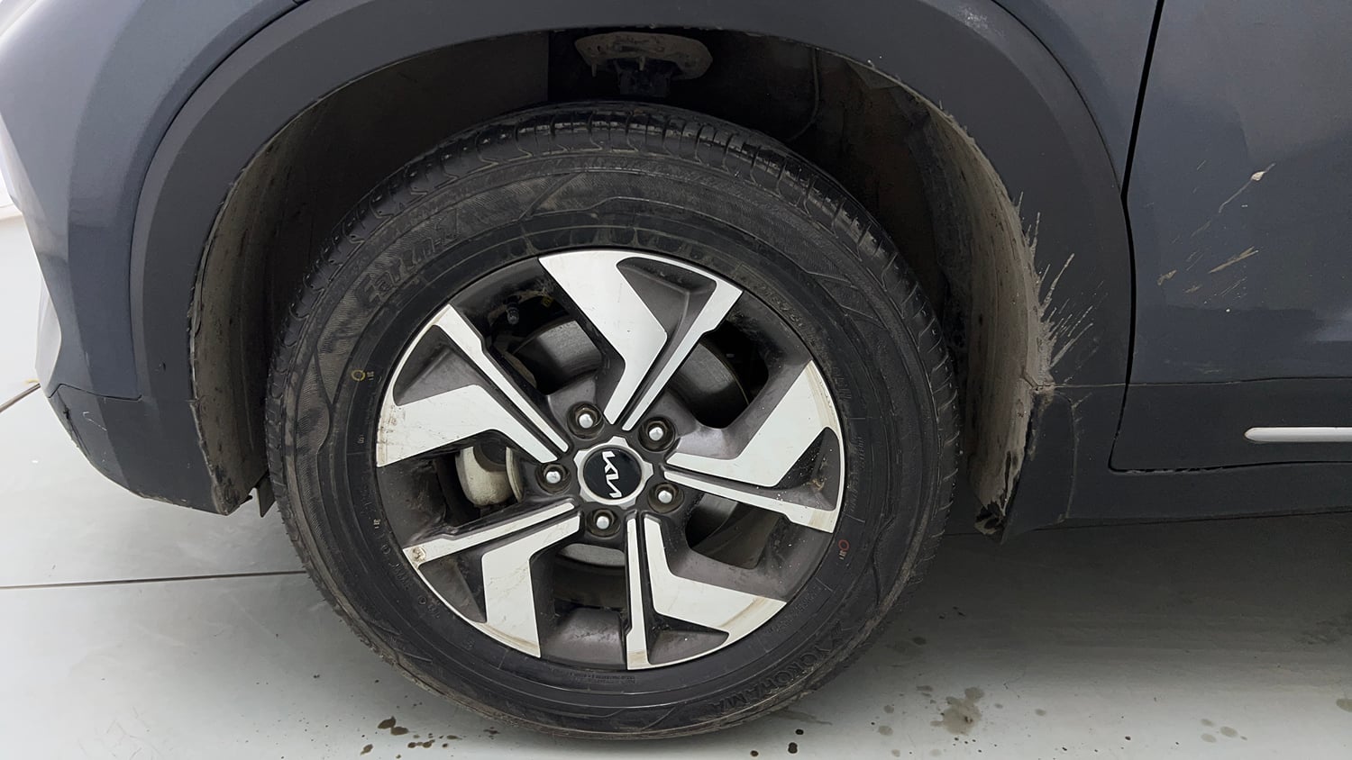 Used 2023 Kia Sonet HTX 1.0 Turbo Petrol DCT Petrol Automatic tyres LEFT FRONT TYRE RIM VIEW