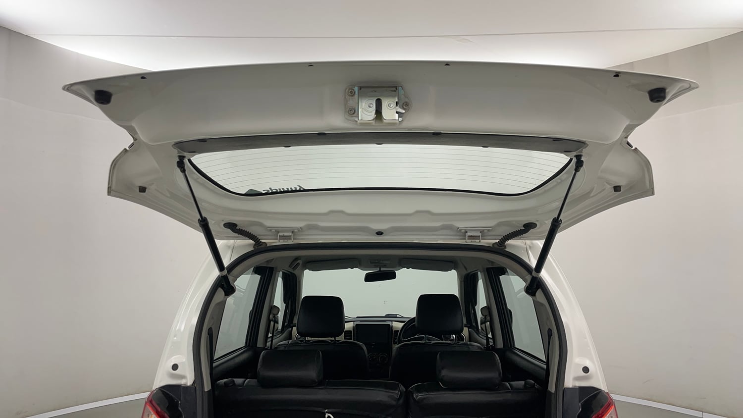 Used 2017 Maruti Suzuki Wagon R 1.0 VXI AMT Petrol Automatic interior DICKY DOOR OPEN VIEW