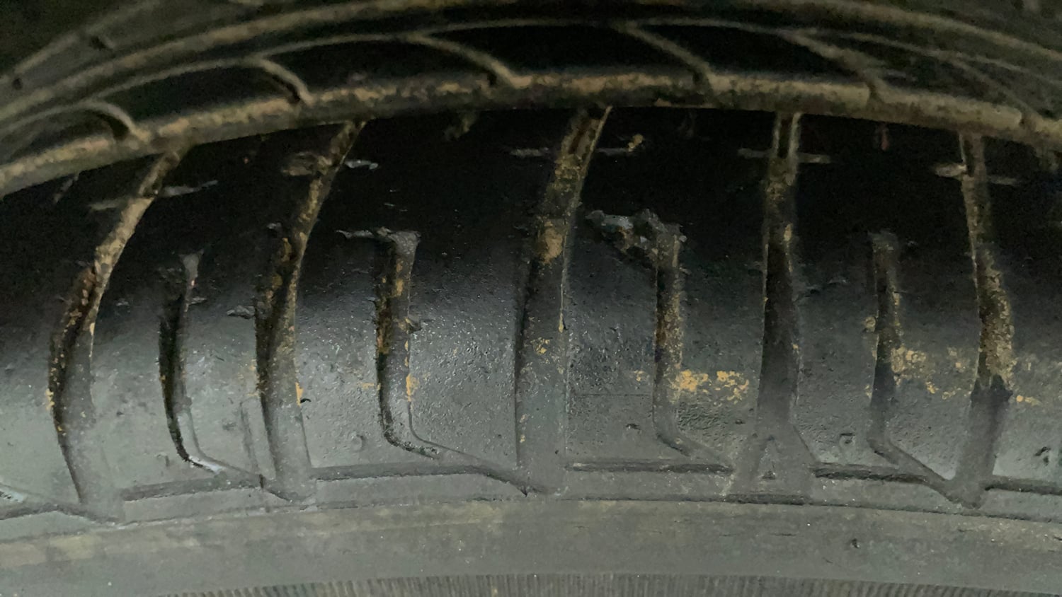 Used 2023 Tata Tiago XT (O) Petrol Manual tyres RIGHT FRONT TYRE TREAD VIEW