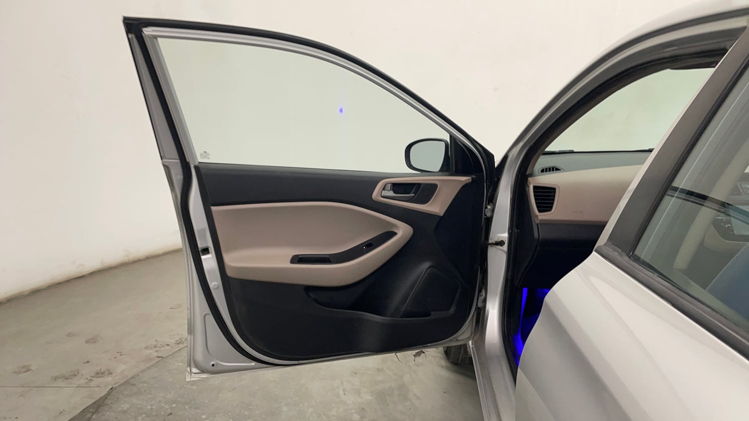 Used 2017 Hyundai Elite i20 Asta 1.2 Petrol Manual interior LEFT FRONT DOOR OPEN VIEW