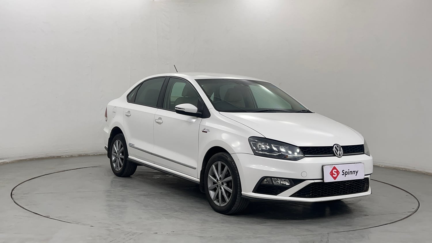 Used 2022 Volkswagen Vento Highline Plus 1.0L TSI Automatic Petrol Automatic exterior RIGHT FRONT CORNER VIEW