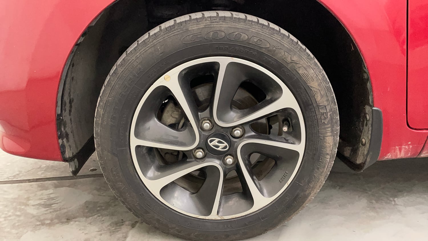 Used 2018 Hyundai Grand i10 Asta 1.2 Kappa VTVT Petrol Manual tyres LEFT FRONT TYRE RIM VIEW