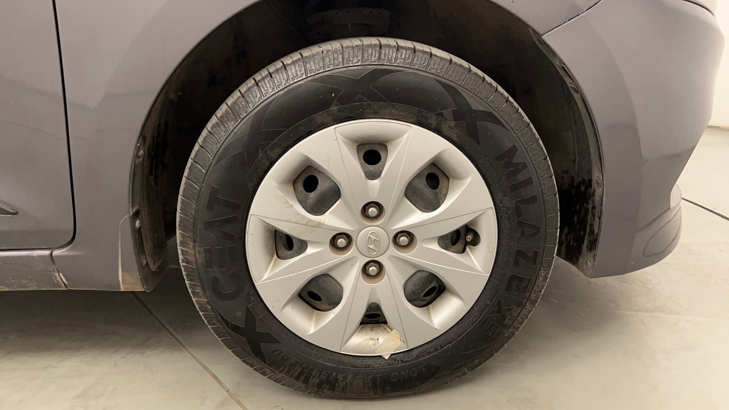 Used 2015 Hyundai Elite i20 Sportz 1.2 Petrol Manual tyres RIGHT FRONT TYRE RIM VIEW
