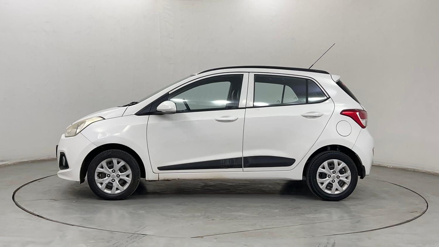 Used 2015 Hyundai Grand i10 Sportz 1.2 Kappa VTVT Petrol Manual exterior LEFT SIDE VIEW
