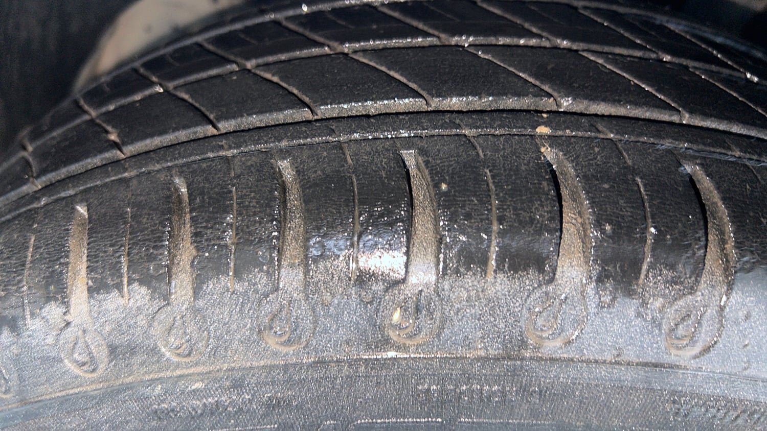 Used 2020 Tata Tiago XZA Petrol Automatic tyres LEFT FRONT TYRE TREAD VIEW