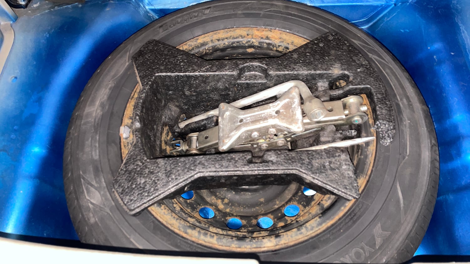 Used 2016 Maruti Suzuki Celerio VXi AMT Petrol Automatic tyres SPARE TYRE VIEW