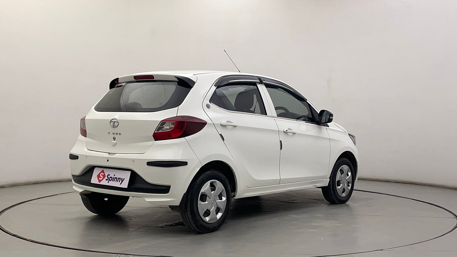 Used 2023 Tata Tiago XT (O) Petrol Manual exterior RIGHT REAR CORNER VIEW