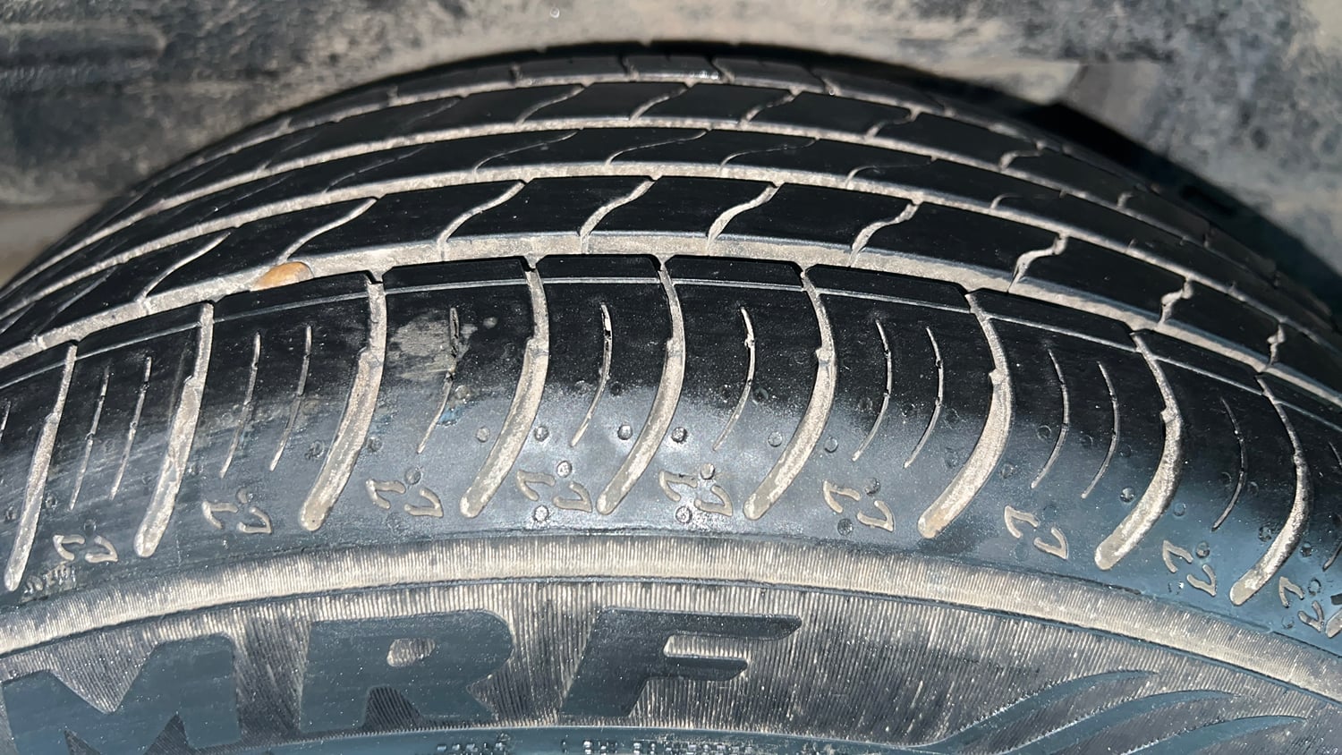 Used 2016 Toyota Corolla Altis VL AT Petrol Petrol Automatic tyres RIGHT REAR TYRE TREAD VIEW