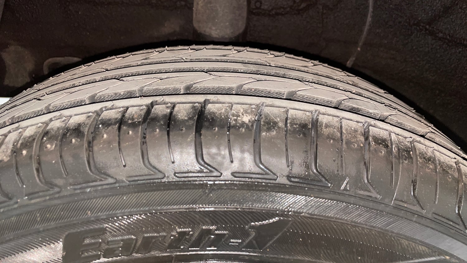 Used 2018 Hyundai Grand i10 Asta 1.2 Kappa VTVT Petrol Manual tyres RIGHT REAR TYRE TREAD VIEW