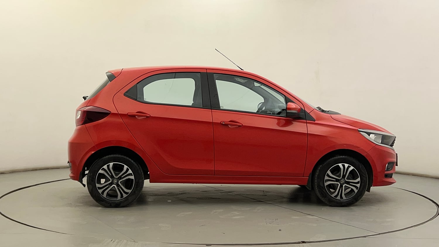 Used 2021 Tata Tiago XZ Petrol Manual exterior RIGHT SIDE VIEW