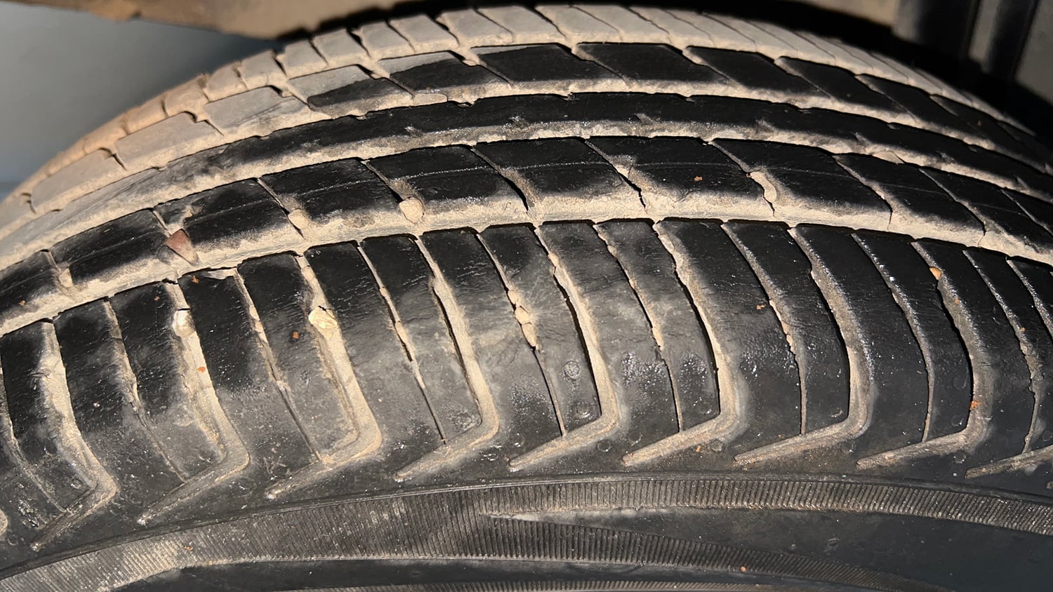 Used 2019 Renault Kwid 1.0 RXT AMT Opt Petrol Automatic tyres RIGHT REAR TYRE TREAD VIEW