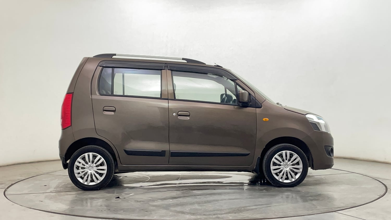 Used 2015 Maruti Suzuki Wagon R VXI Petrol Manual exterior RIGHT SIDE VIEW