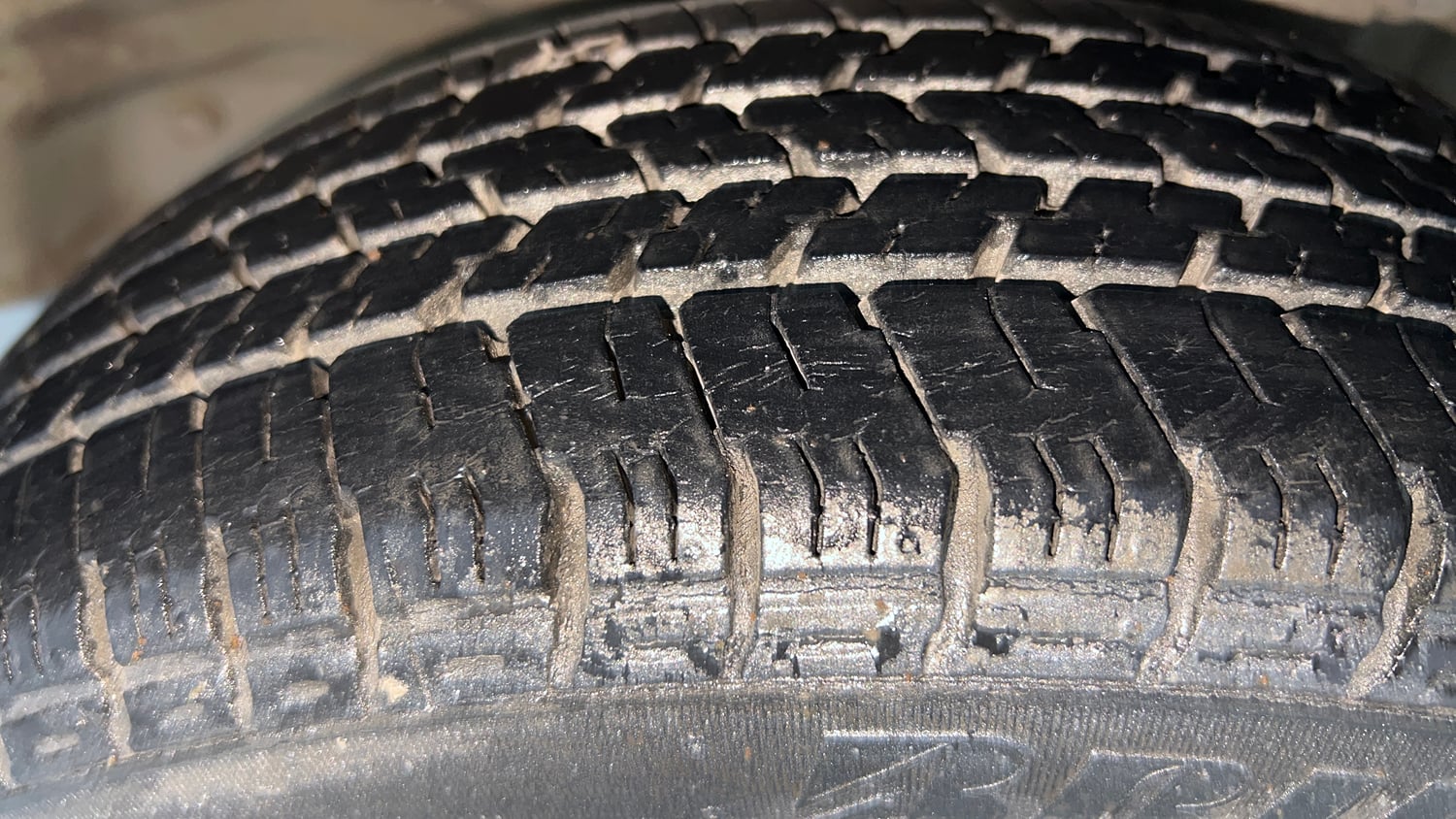 Used 2017 maruti-suzuki Alto K10 VXi (O) AMT Petrol Automatic tyres LEFT FRONT TYRE TREAD VIEW