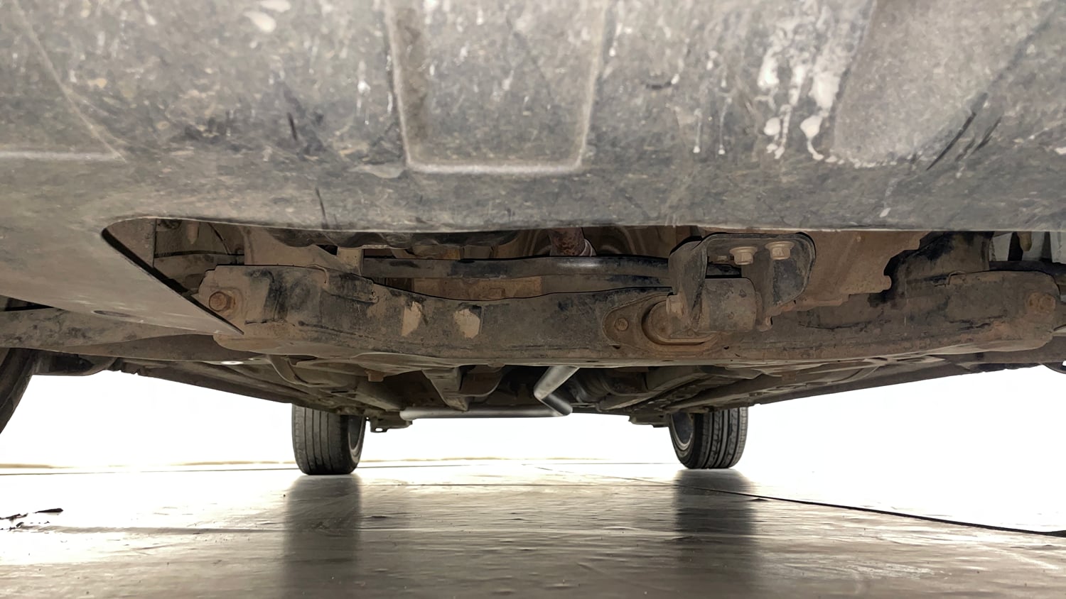 Used 2017 Hyundai Elite i20 Asta 1.2 Petrol Manual extra FRONT LEFT UNDERBODY VIEW