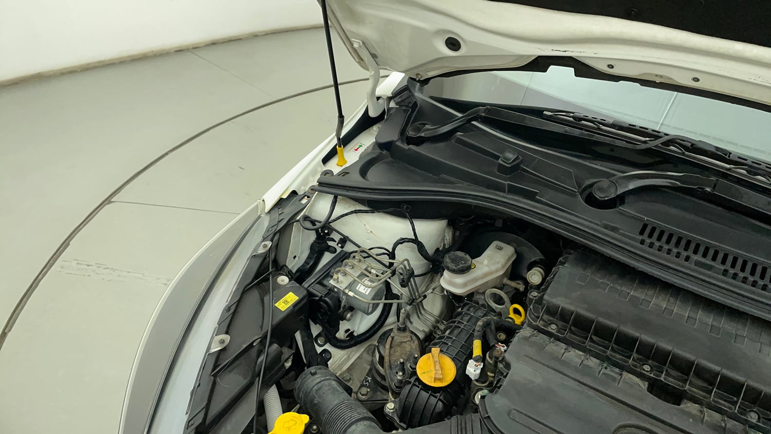 Used 2023 Tata Tiago XT (O) Petrol Manual engine ENGINE RIGHT SIDE HINGE & APRON VIEW