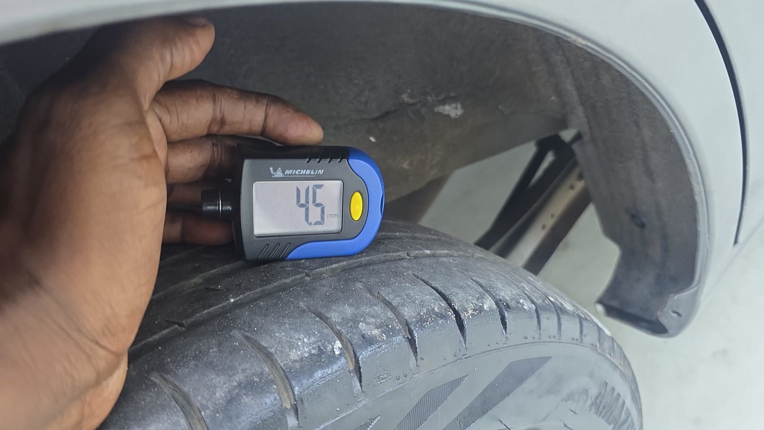 Used 2017 Maruti Suzuki Wagon R VXI Petrol Manual tyres RIGHT REAR TYRE TREAD VIEW