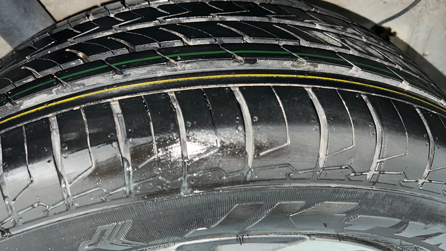 Used 2019 Hyundai Venue SX Plus 1.0 Turbo DCT Petrol Automatic tyres RIGHT REAR TYRE TREAD VIEW