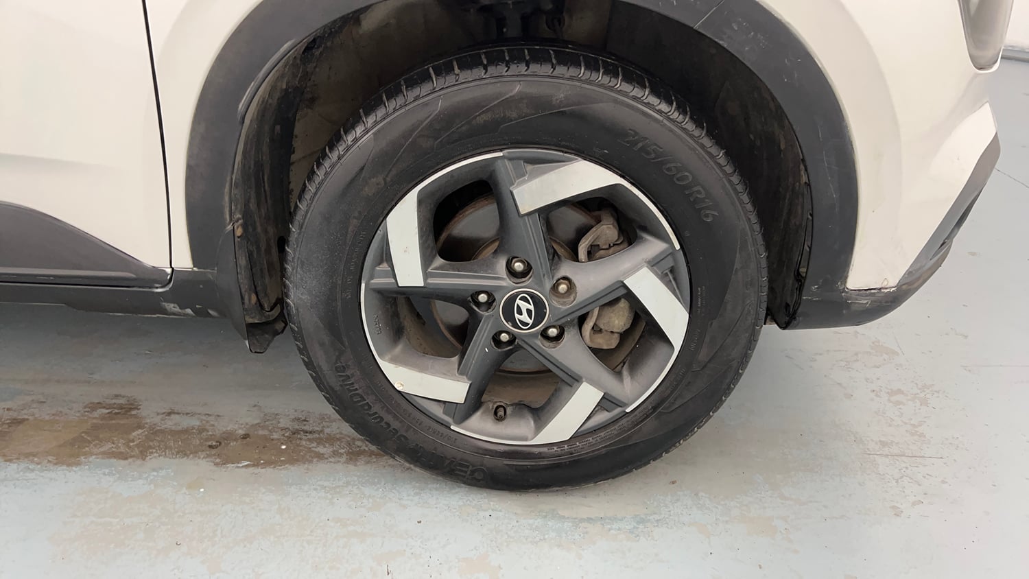 Used 2019 Hyundai Venue SX Plus 1.0 Turbo DCT Petrol Automatic tyres RIGHT FRONT TYRE RIM VIEW