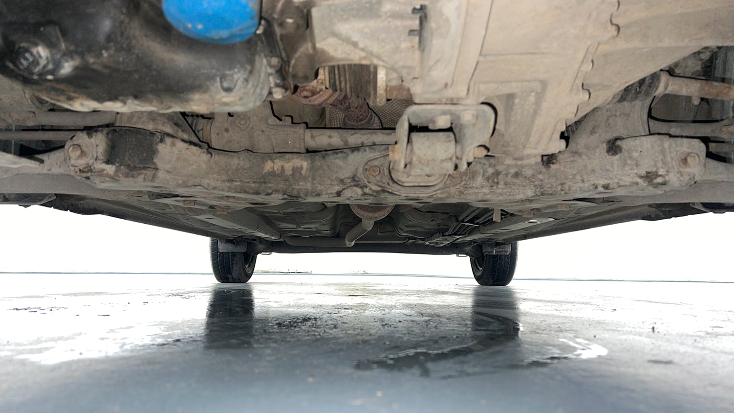 Used 2022 Hyundai Aura S 1.2 CNG Cng Manual extra FRONT LEFT UNDERBODY VIEW