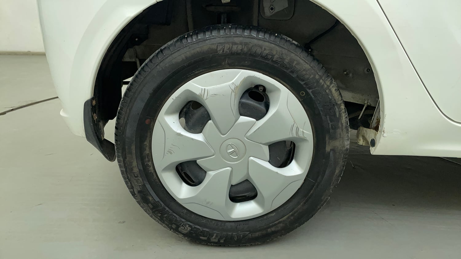 Used 2023 Tata Tiago XT (O) Petrol Manual tyres RIGHT REAR TYRE RIM VIEW