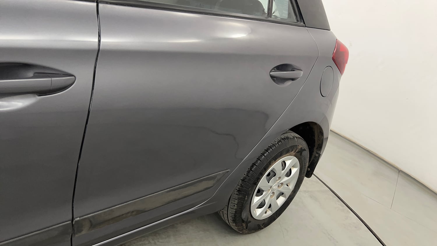 Used 2015 Hyundai Elite i20 Sportz 1.2 Petrol Manual dents MINOR SCRATCH