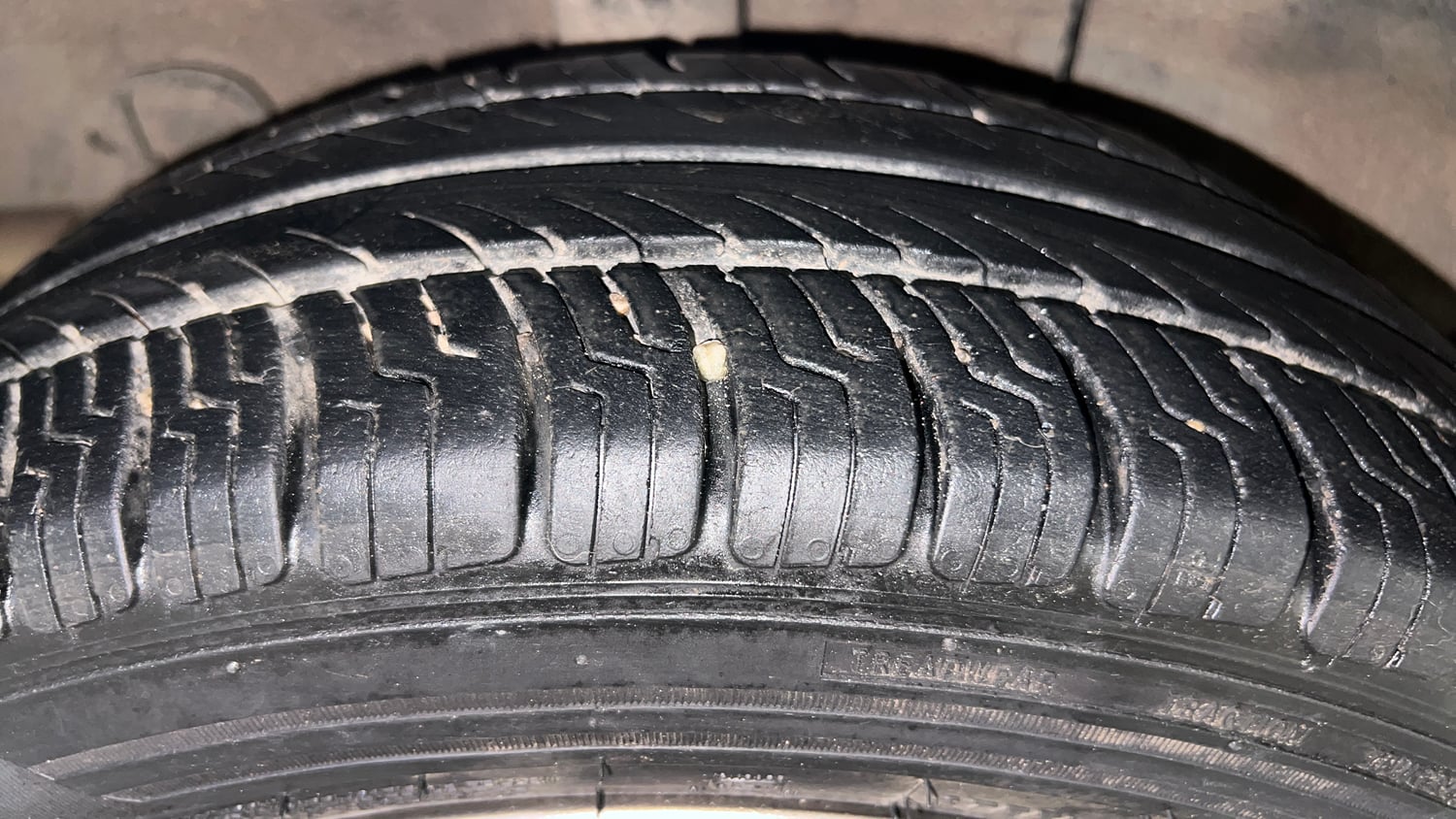 Used 2016 Hyundai Grand i10 Asta 1.2 Kappa VTVT (O) Petrol Manual tyres RIGHT REAR TYRE TREAD VIEW